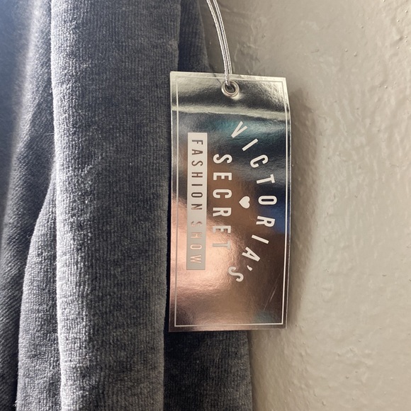 Sold out Rare Limited Edition Victoria Secret Fashion show 2013 brand new - Picture 6 of 14